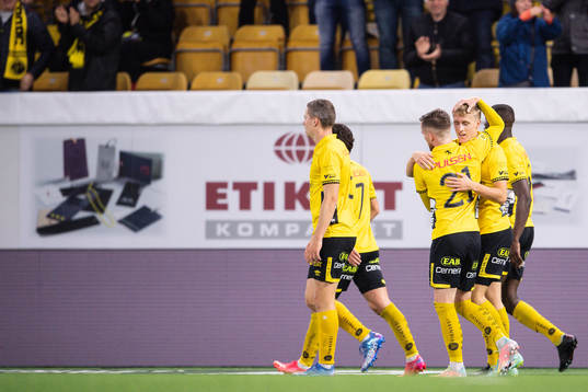 Elfsborgs Rasmus Alm jublar med Jeppe Møldrup Okkels