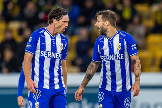 IFK Göteborgs Gustav Svensson och Mattias Bjärsmyr deppar