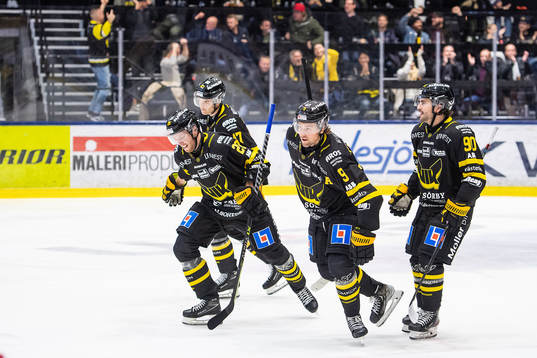 Västerås Lukas Zetterberg och Mikael Frycklund jublar
