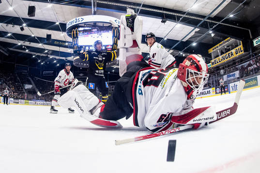 Vita Hästens målvakt Adam Ohre släpper in 6-4 av