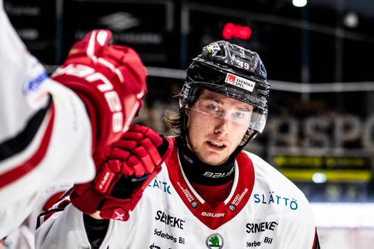 Vita Hästens Filip Cruseman jublar