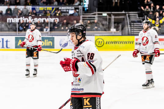 Vita Hästens Corey Mackin deppar