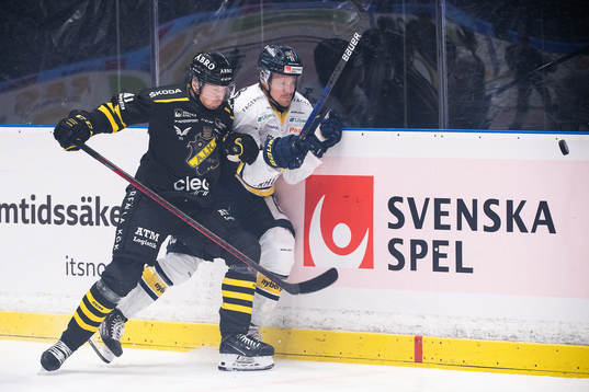 s Victor Aronsson och HV71:s Simon Önerud