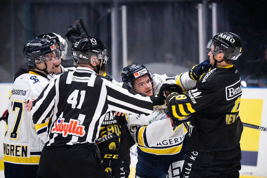 s Max Wennlund och AIK:s Alexander Deilert