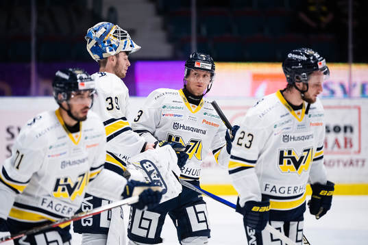 s målvakt Filip Larsson, Daniel Bertov och Daniel Norbe