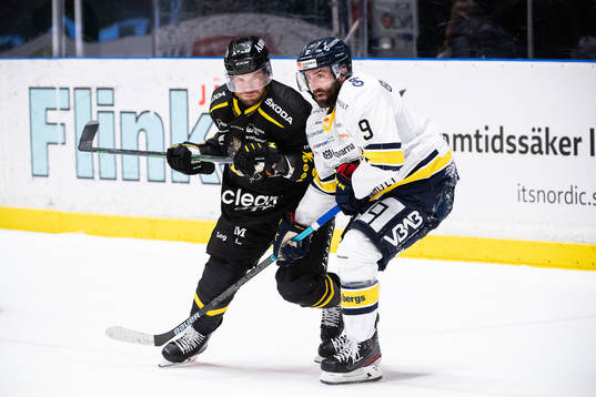 s Christian Sandberg och HV71:s Taylor Matson