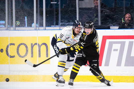 s Jesper Kokkonen och AIK:s Oskar Magnusson