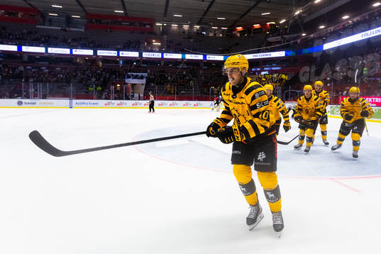 Skellefteås Joakim Lindström jublar