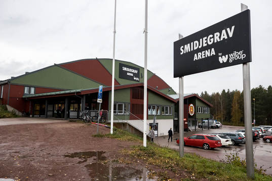 Smidjegrav Arena innan ishockeymatchen i Hockeyallsvenskan