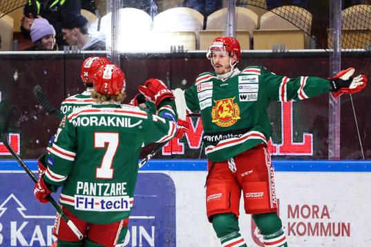 Moras Isak Pantzare och Paul Bittner jublar
