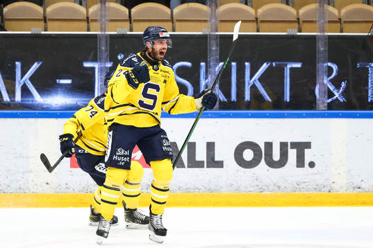 Södertäljes Jacob Dahlström jublar