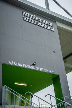 Exteriör vy över entrén till Kristianstads Fotbollsarena