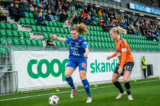 Örebros Jessie Scarpa och Kristianstads Josefine Rybrink