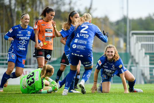 Örebros Jessie Scarpa jublar