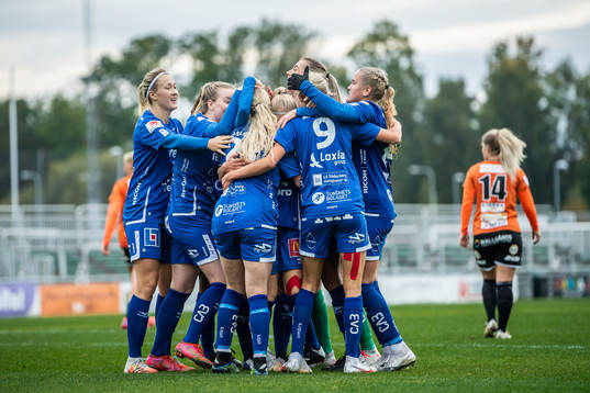 Örebros spelare jublar
