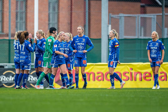 Örebros spelare jublar