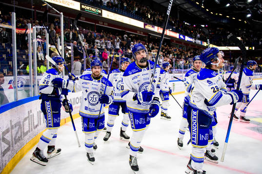 Leksands spelare jublar