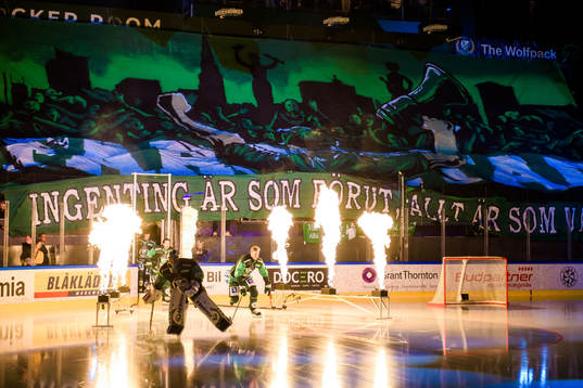 Färjestads supportrar med tifo