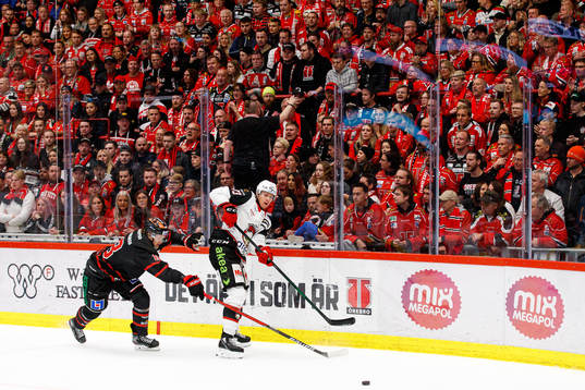 Malmö Redhawks Adam Ollas Mattsson och Örebros Rodrigo