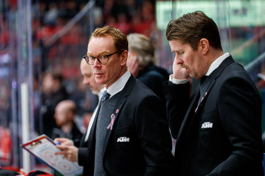 Örebros tränare Niklas Eriksson och assisterande tränare