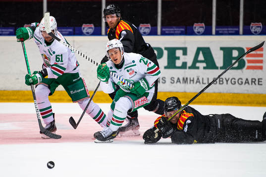 Brynäs John Nyberg och Rögles Tyler Kelleher