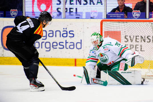 Rögles målvakt Calle Clang räddar straff från Brynäs