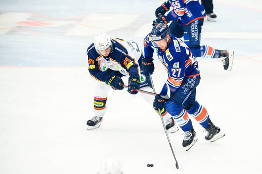 Djurgårdens Filip Cederqvist och Växjös Martin Lundberg