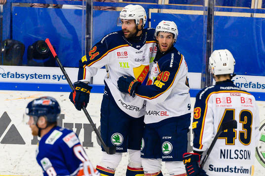 Djurgårdens Ludvig Rensfeldt och Matthew Lorito jublar