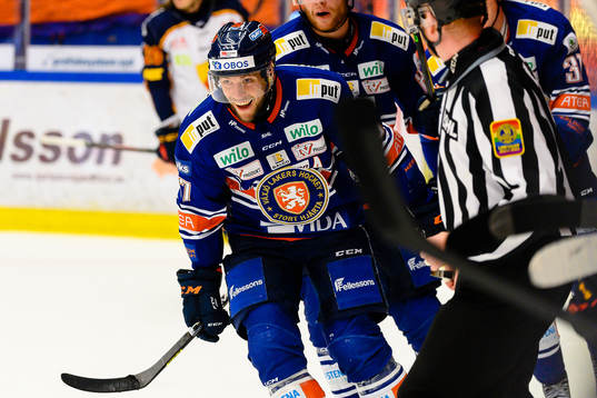 Växjös Robert Rosén jublar