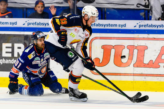 Växjös Andrew Calof och Djurgårdens Rasmus Bengtsson