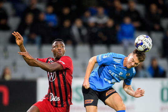 Östersunds Patrick Kpozo och Halmstads Samuel Kroon