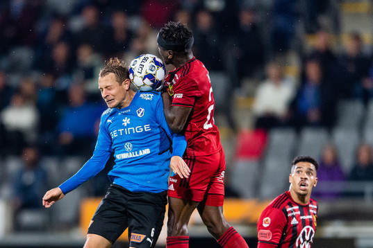 Halmstads Joel Allansson och Östersunds Samuel Mensiro