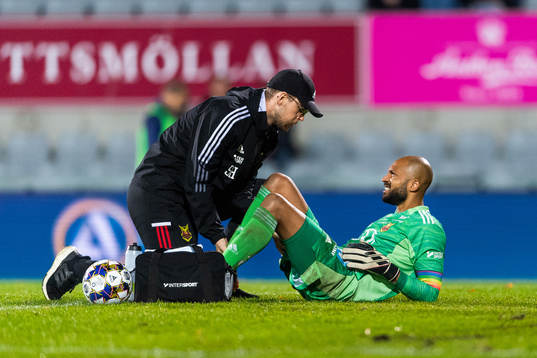 Östersunds målvakt Aly Keita får vård