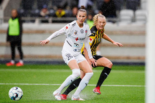 Rosengårds Emma Berglund och Häckens Stina Blackstenius