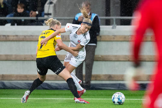 Häckens Stina Blackstenius och Rosengårds Olivia Schough