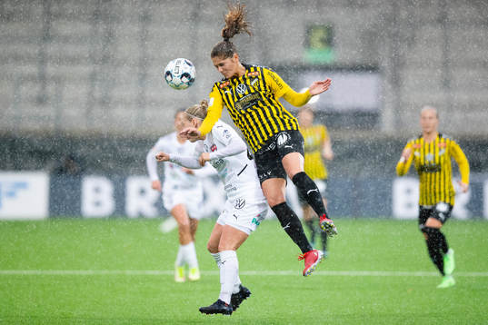 Rosengårds Mia Persson och Häckens Mille Gejl Jensen