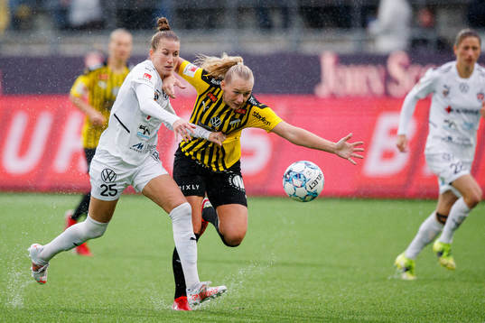 Rosengårds Emma Berglund och Häckens Stina Blackstenius