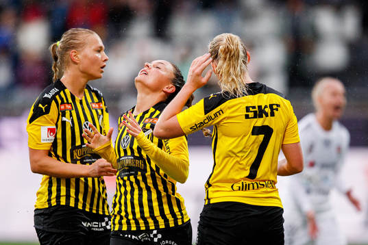Häckens Stine Larsen , Johanna Rytting Kaneryd och Stina