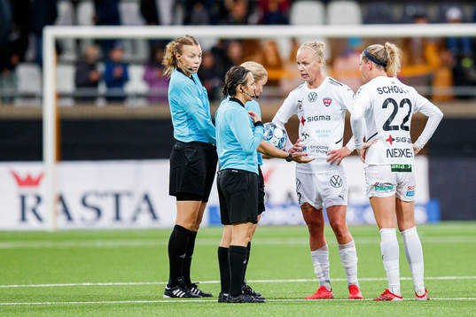 Rosengårds Olivia Schough och Caroline Seger i samtal med