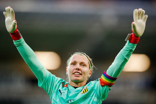 Häckens målvakt Jennifer Falk jublar