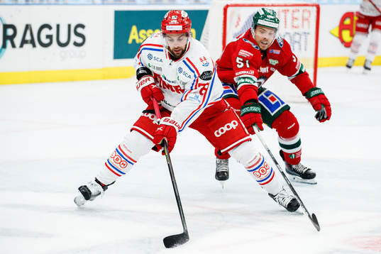 Timrås Robin Hanzl och Frölundas Mats Rosseli Olsen