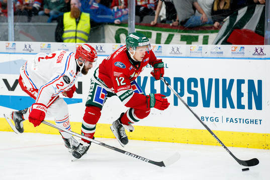 Timrås Per Svensson och Frölundas Max Friberg