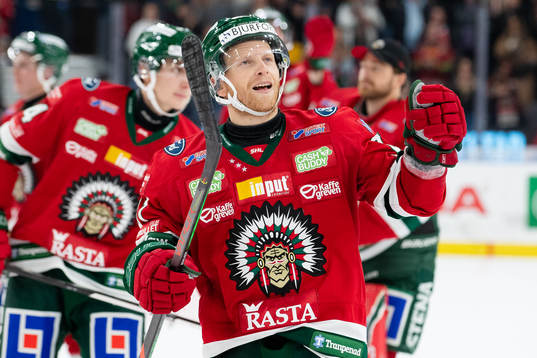 Frölundas Ryan Lasch jublar och tackar publiken