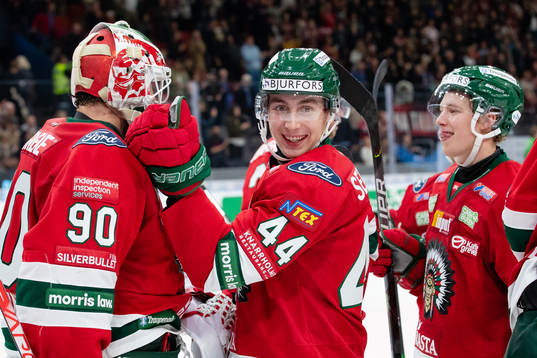 Frölundas målvakt Matthew Tomkins jublar ihop med Ludwig