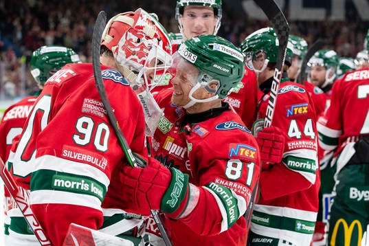 Frölundas målvakt Matthew Tomkins jublar ihop med Ryan