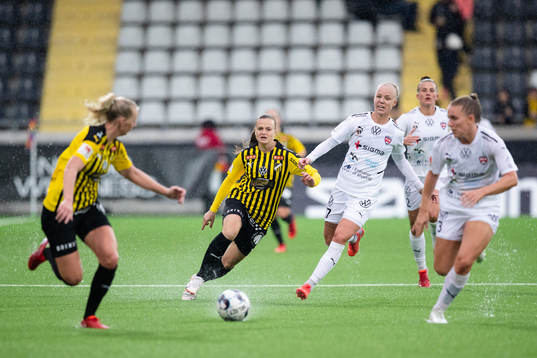 Häckens Milica Mijatovic och Rosengårds Caroline Seger