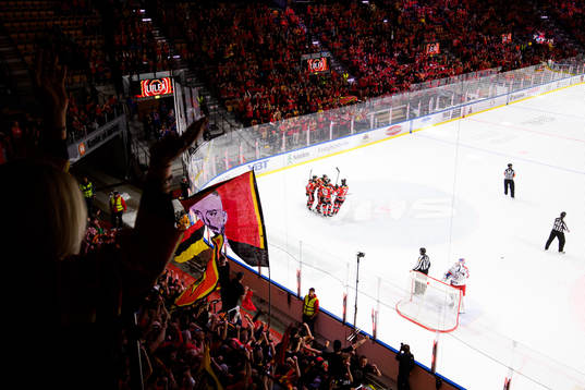 Luleås spelare och supportrar jublar