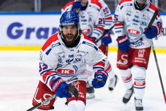 Oskarshamns Cameron Brace jublar
