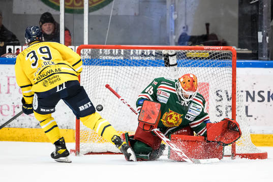 Moras målvakt Andreas Ljunggren räddar straff från