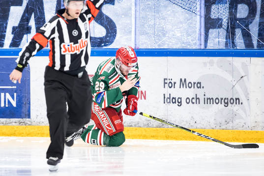 Moras Johan Persson har ont